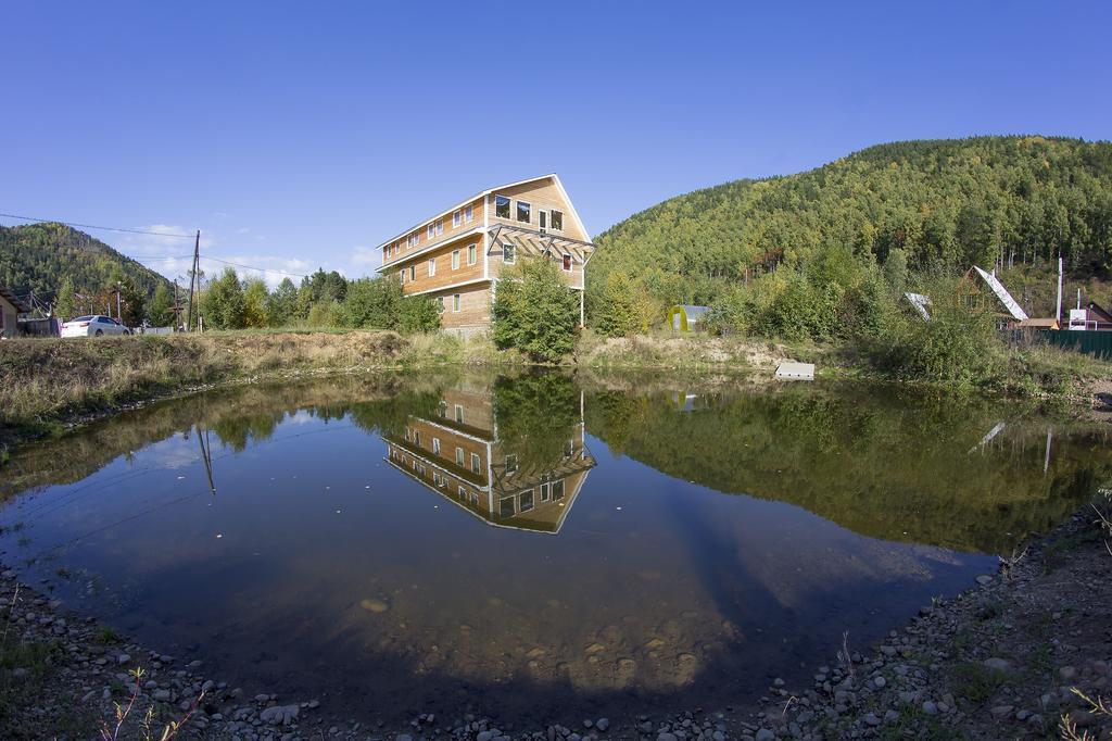 Hotel Obitayemiy Ostrov Listwjanka Exterior foto