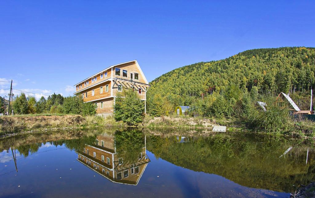 Hotel Obitayemiy Ostrov Listwjanka Exterior foto