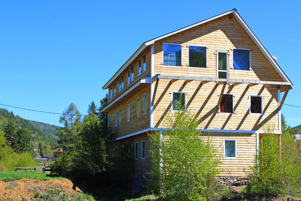 Hotel Obitayemiy Ostrov Listwjanka Exterior foto